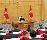 하루 17만 '대유행' 맞은 북한.."통제 가능" 자신감에도 우려 증가