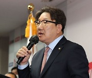 권성동 "민주당, 매일 발목 잡아"..윤호중 "이재명 죽이기 안 돼"