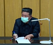 김정은 "건국이래 대동란"..北, 어제 코로나로 21명 사망