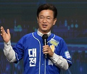 '충청의 심장' 대전 초접전..허태정·이장우, 공방 격화