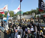 성소수자단체 "차별금지법 제정하라" .. 용산 대통령 집무실 앞 첫 대규모 행진