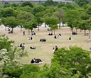 '징검다리 연휴 끝' 늘어난 신규 확진자.. 위중증·사망자 감소세(종합)