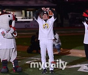 [MD포토] 유한준 은퇴식 '팬 여러분, 사랑합니다'