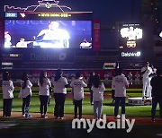 [MD포토] 유한준 은퇴식 '팬들과 함께하는 은퇴식'