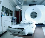 MRI 도중 날아온 산소통 환자 사망..병원 관계자 2명 '집유'