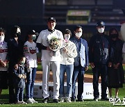 유한준 '사랑하는 가족들과 함께'[포토]