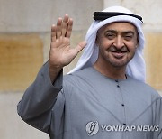 UAE 최고위원회, 차기 대통령으로 실세 아부다비 왕세제 선출