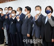 [포토]파이팅 외치는 尹정부 경제관계장관들