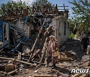 러시아 포격 받아 만신창이 된 하르키우 인근 주택