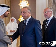 이라크 총리 조문 받는 UAE 새 대통령
