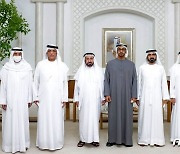 무함마드 UAE 새 대통령과 연방 최고위원회 회원들