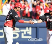 [포토]KIA 임석진, LG 이우찬 상대 데뷔 첫 홈런