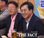 아주대 동문들과 만난 김동연 후보 [포토]