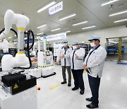 "협동 로봇 규제 걷어낸다"..KIAT, 규제자유특구 기업 에스엘 방문