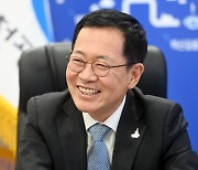 박남춘 "부채 줄이면서 공약 지켰다.. 재선 성공해 양극화 문제 해결"[인터뷰]