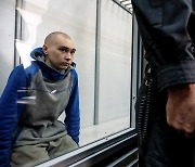 우크라 전쟁범죄 심판대 첫 피고인, 21살 까까머리 러시아 청년