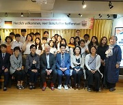 탈북학교 학생들 만난 독일 대사 "메르켈 같은 정치인 나오길"