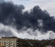우크라 서부 야보리우 군사시설에 미사일 폭격