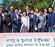 교사 출신 이철우 경북도지사 후보, 스승의날 사제지간 정 나눠