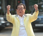 '국민 MC' 송해 입원 "위중한 상태는 아냐"