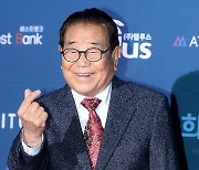 '국민 MC' 송해, 4개월만 또 입원 "위중한 상태 아냐"