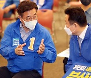 부산 방문한 윤호중 민주당 비대위원장