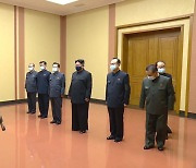 북한 김정은, 마스크 쓰고 조문