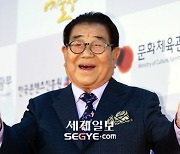 '95세 국민 MC' 송해, 4개월 만에 또 입원 "위중한 상태는 아냐"