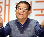 '국민 MC' 송해, 또 입원 치료.."위중한 상태 아냐"