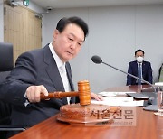 尹, 5·18 기념식서 통합 시동.. 한미회담까지 내치·외치 데뷔전