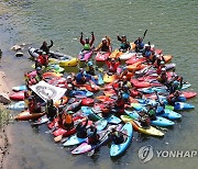 인제 내린천 찾은 카약 동호인들