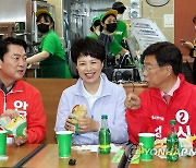 성남과 경기도 발전 위해 의견 나누는 안철수, 김은혜와 신상진