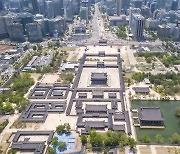 경복궁 앞에 펼쳐진 서울 도심
