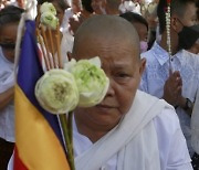 CAMBODIA VISAKA BOCHEA BUDDHA BIRTHDAY