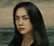 '사망자 아내' 탕웨이, 형사 박해일 앞 미묘한 감정 "의심, 관심 그리고.."('헤어질 결심')