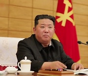 북한 하루 발열자 40만명..김정은, 인민군 투입 '특별명령'