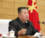정치국 비상협의회 주재한 김정은 "의약품 공급에 군 투입"