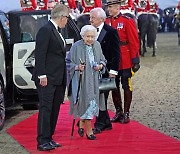 96세 英여왕, 즉위 70주년 기념 '로열 윈저호스쇼' 피날레 참석