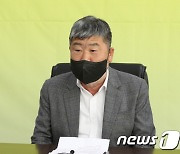 이정식 장관과 대화하는 김동명 위원장
