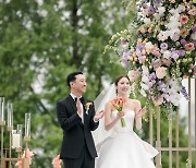 손담비♥이규혁, 결혼식 본식 사진 공개..행복한 신혼부부