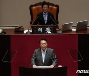 尹대통령 "엄중한 위기, 초당적 협력해야..국회 도움 절실"(종합)
