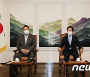 윤 대통령, 박병석 국회의장과 환담