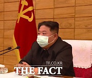 북한, 코로나 확진자 급증..김정은 "약 공급 안 돼" 질책