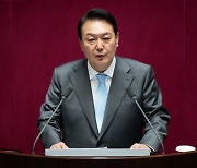 취임 엿새만에 국회 찾은 尹.. 경제·위기 반복하며 '협치' 강조