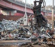 러-우전쟁장기화·中봉쇄에 금값된 철값..산업계 전방위 압박