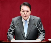 "지금 안하면 우리 사회 지속가능성 위협" 연금개혁 시동 의지 밝힌 尹