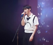 윤지성, 첫 단독 콘서트 성료..팬들과 함께 만든 더 화사한 봄