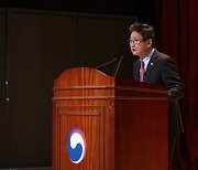 박보균 문체부 장관 취임.. "민간 자율성 존중받아야"