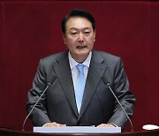 S. Korean pres reiterates aid for N.K. for Covid-19 relief on pleading for extra budget