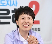 인터뷰하는 김은혜 경기지사 후보